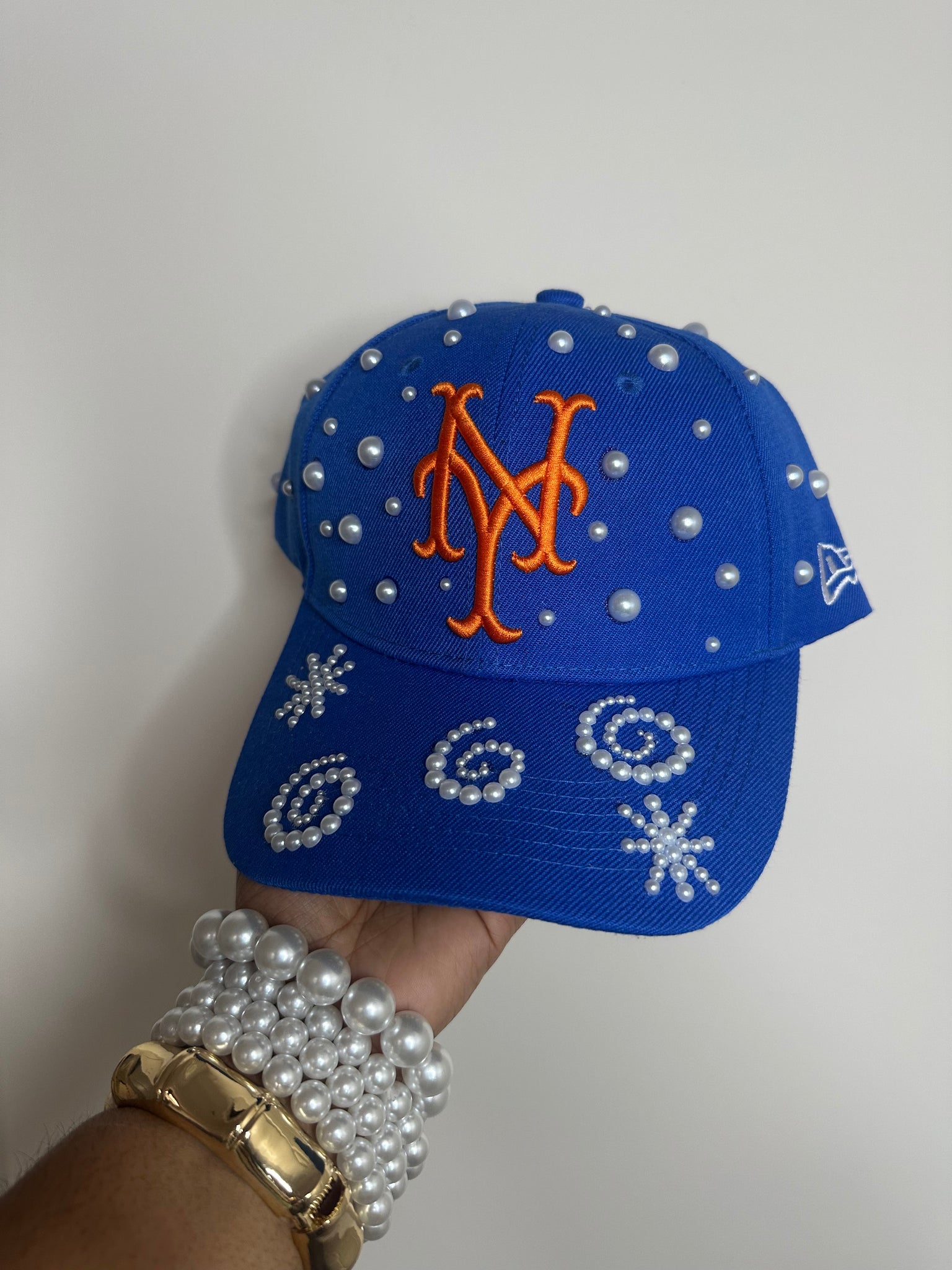 Pearls and swirls snapback hat
