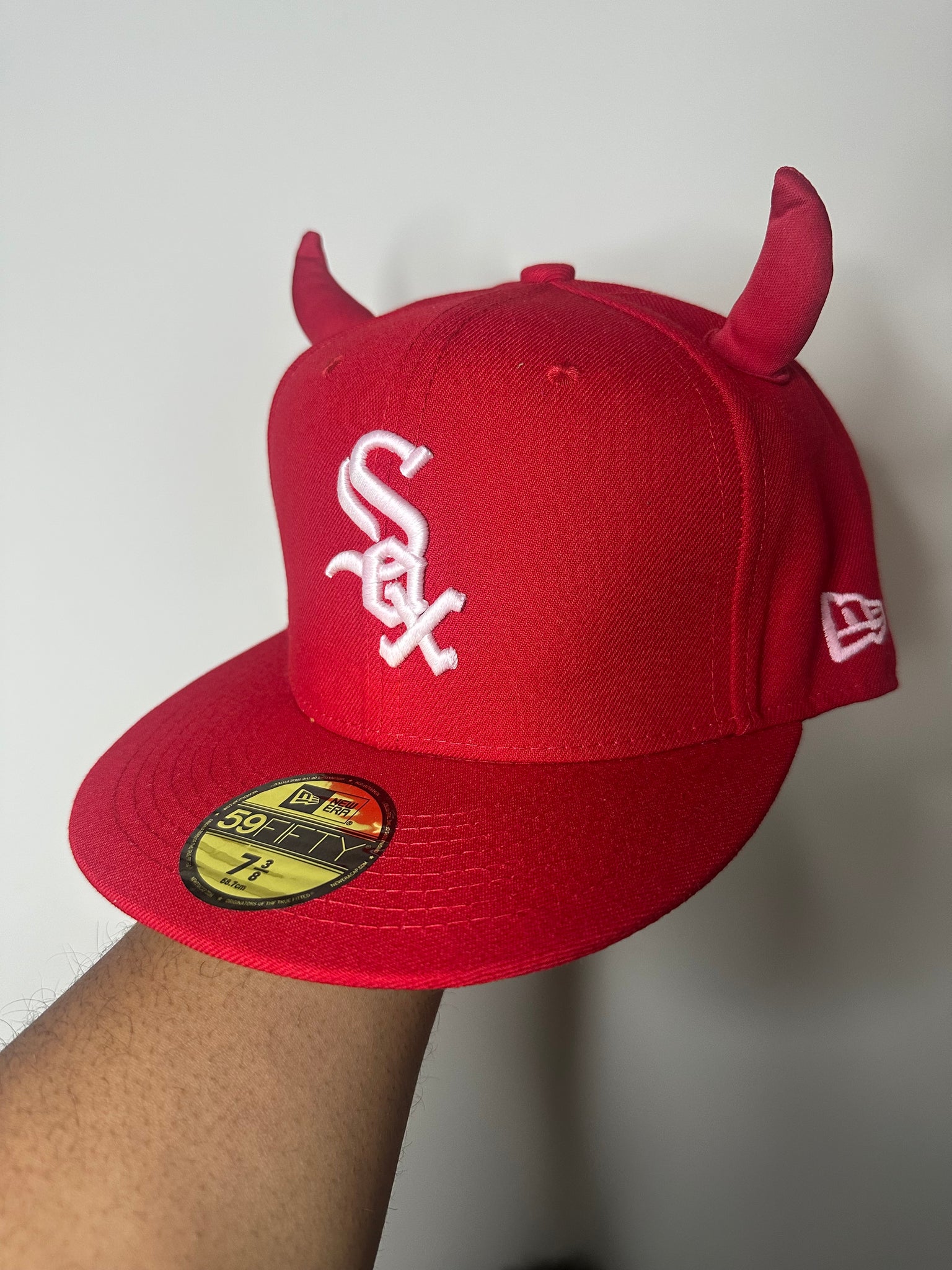 Red long horn fitted