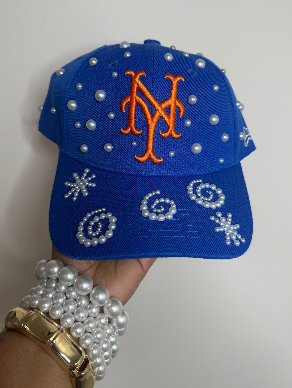 Pearls and swirls snapback hat
