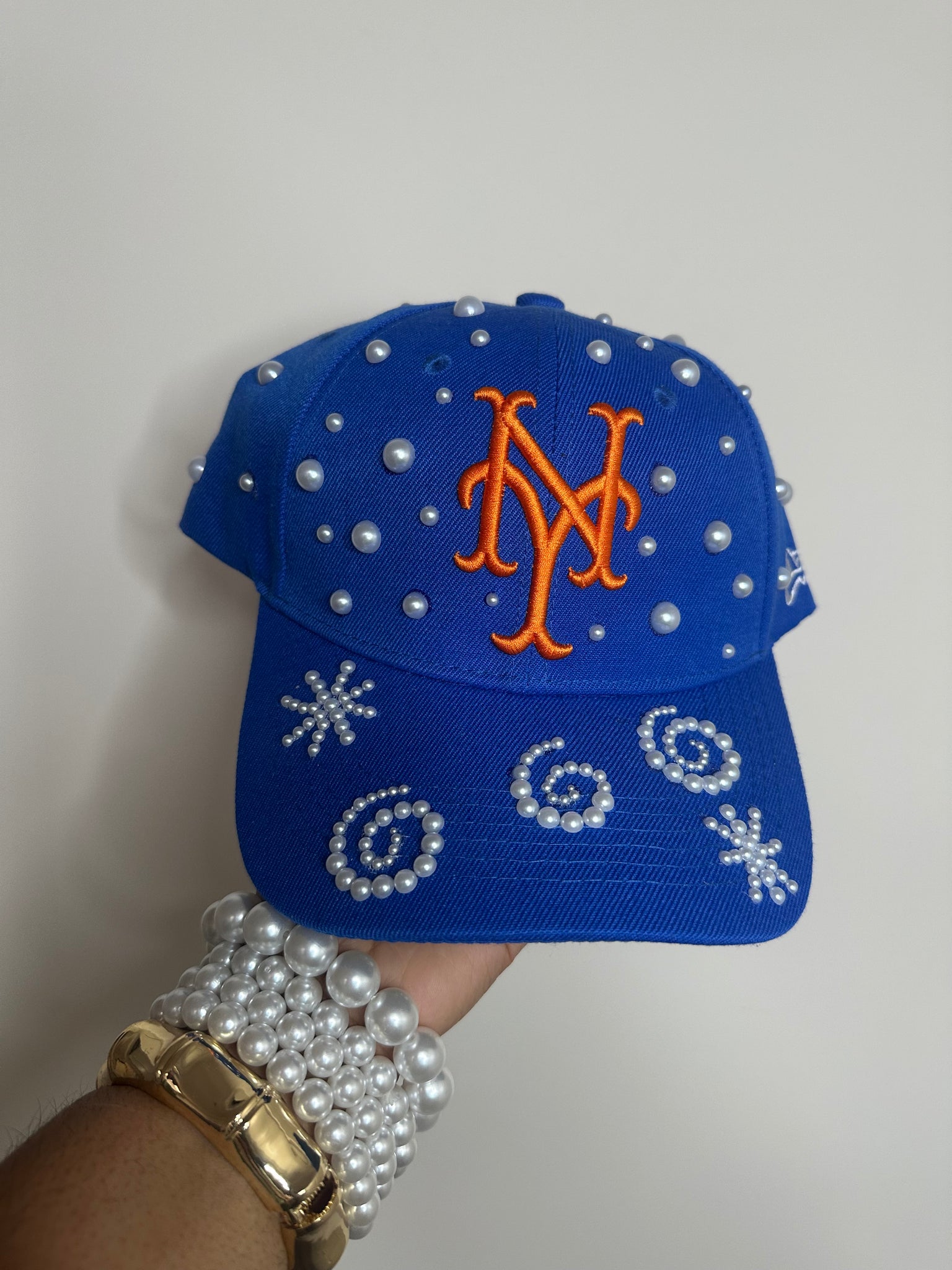 Pearls and swirls snapback hat