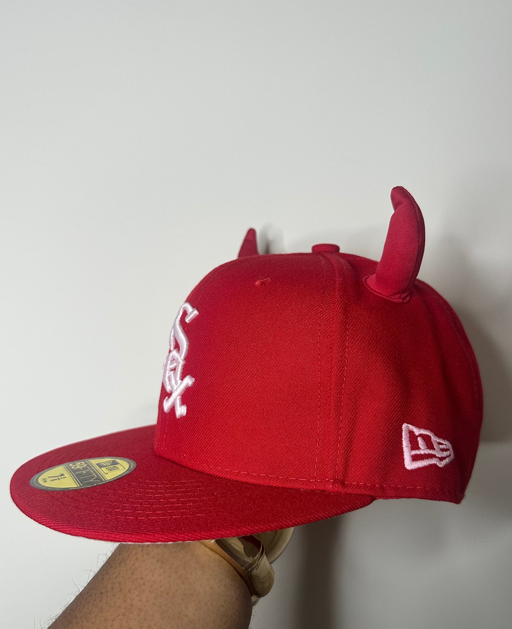 Red long horn fitted