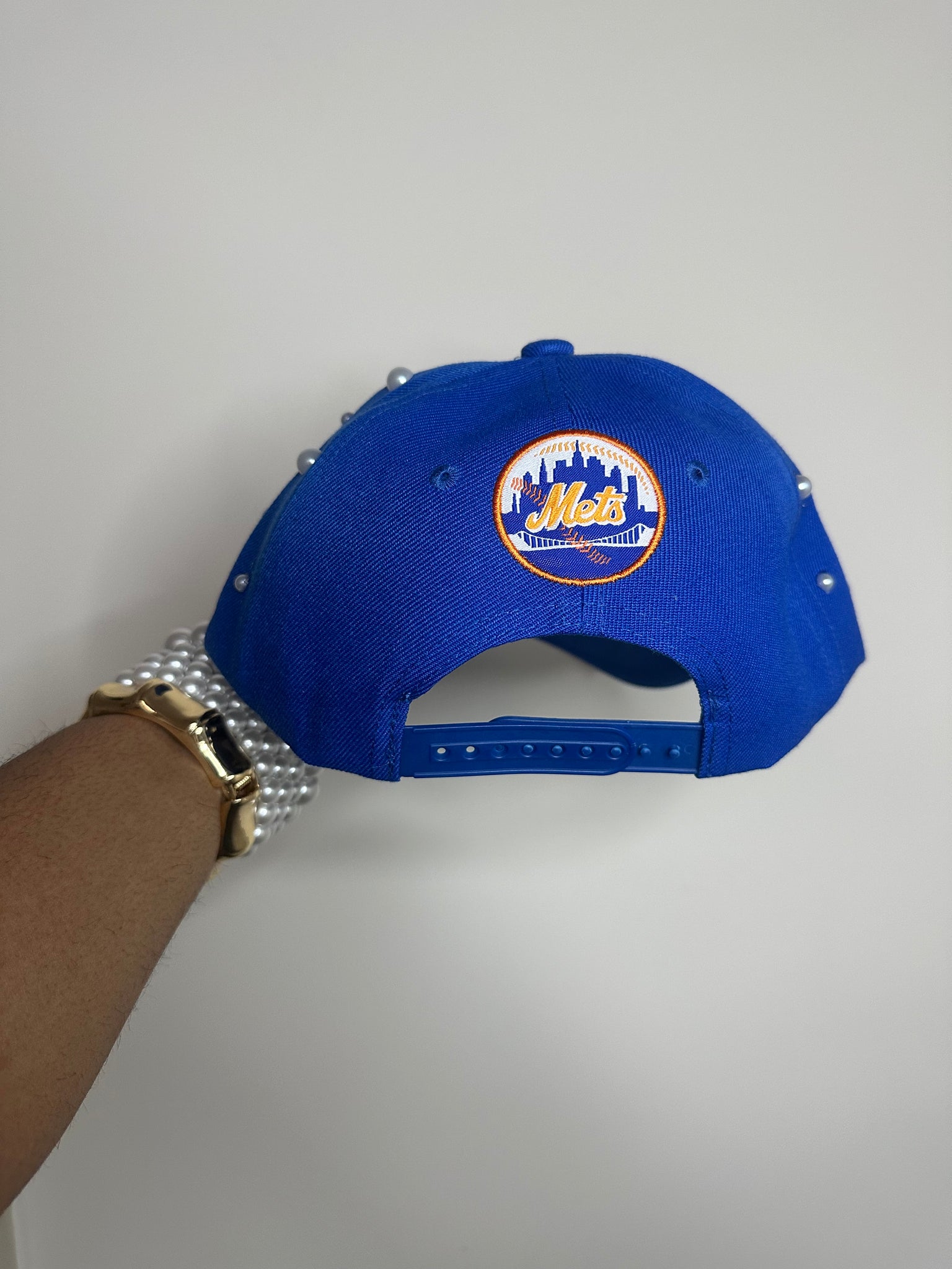 Pearls and swirls snapback hat